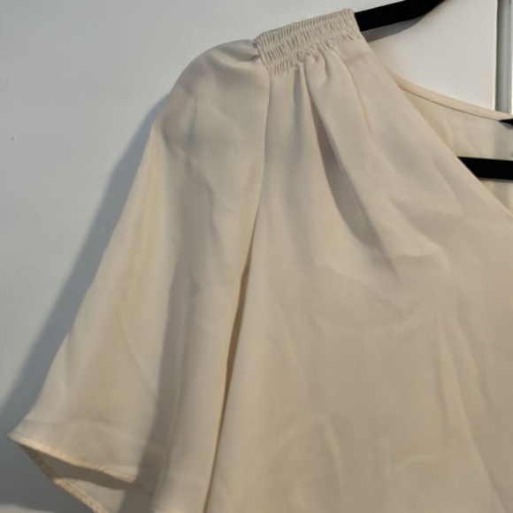 Banana Republic Women’s Polyester Flutter Sleeve V Neck Blouse - Picture 2 of 4